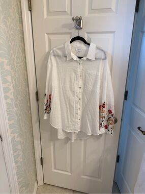 White Linen Button-Front Blouse with Floral Embroidered Sleeves NWT